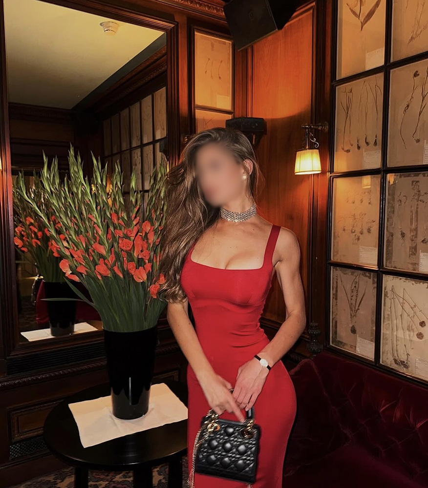 Escort Adriana Photo 1